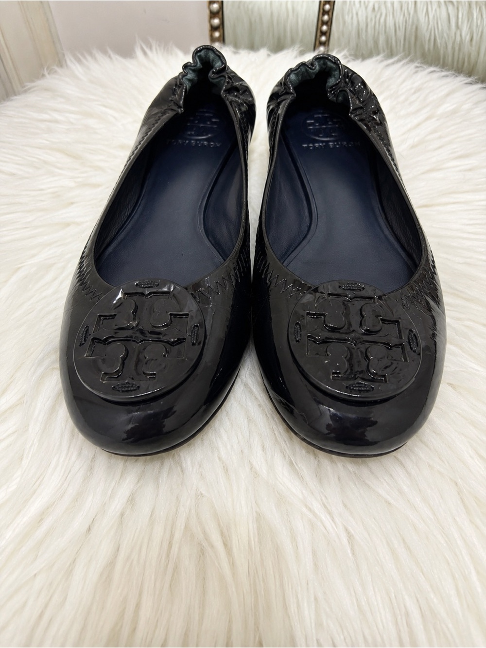 Tory Burch Black Patent Logo Round-Toe Ballet Flats - Picture 2 of 6